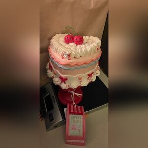 Pink and White Decorative Cake Stand